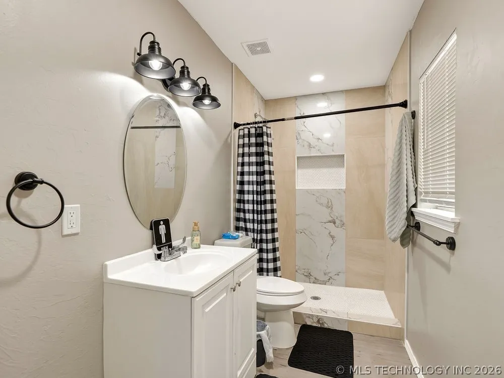 810 W 2nd Ada, OK 74820
