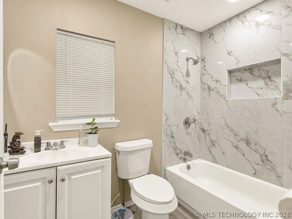 810 W 2nd Ada, OK 74820