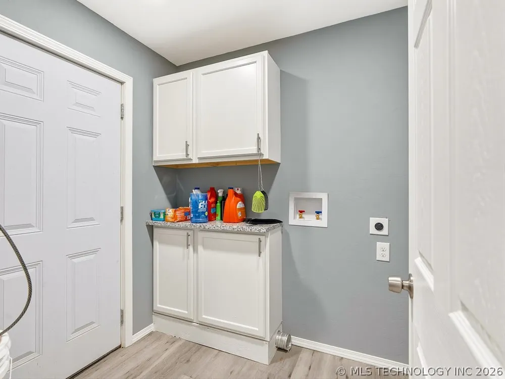 810 W 2nd Ada, OK 74820