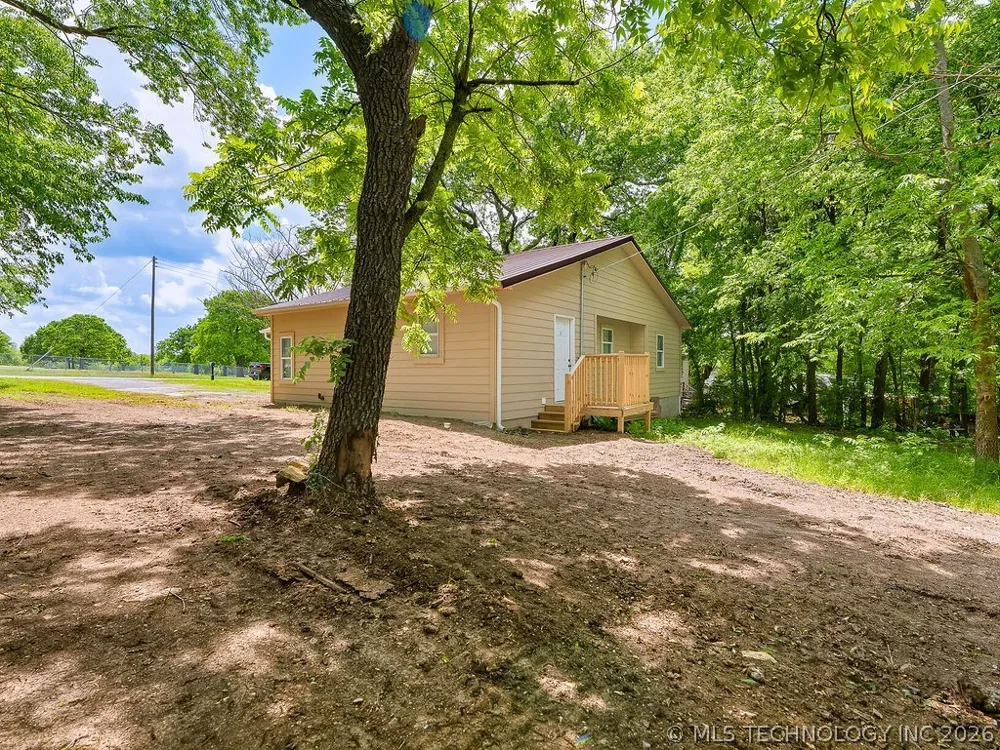 810 W 2nd Ada, OK 74820