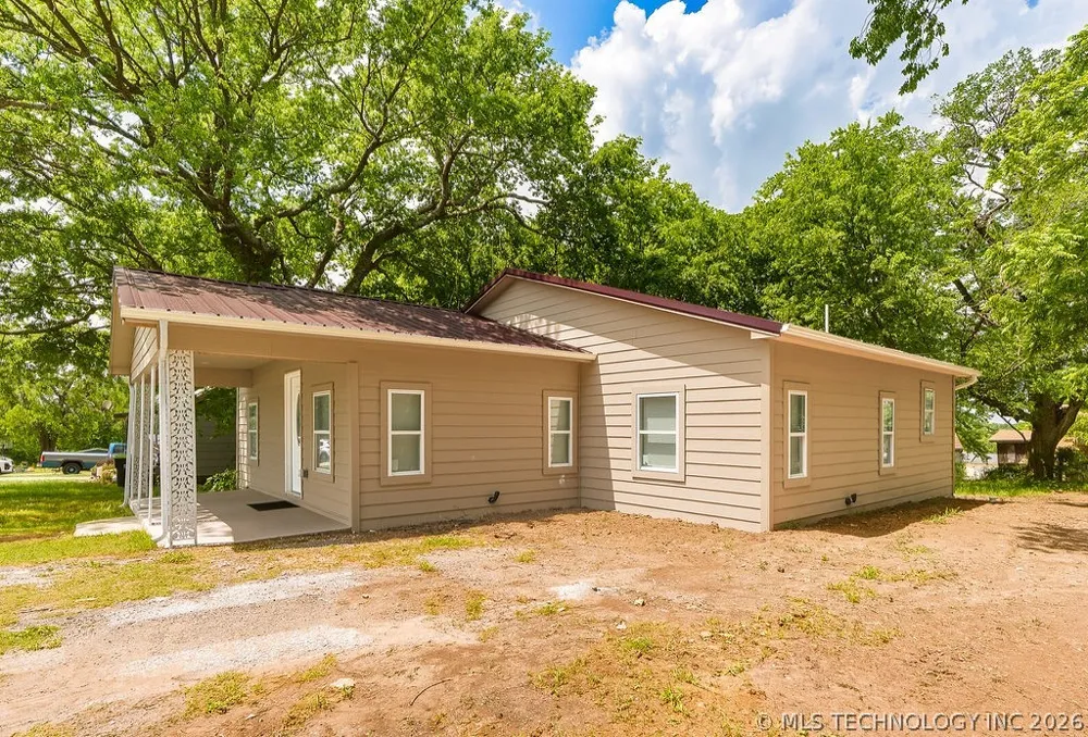 810 W 2nd Ada, OK 74820