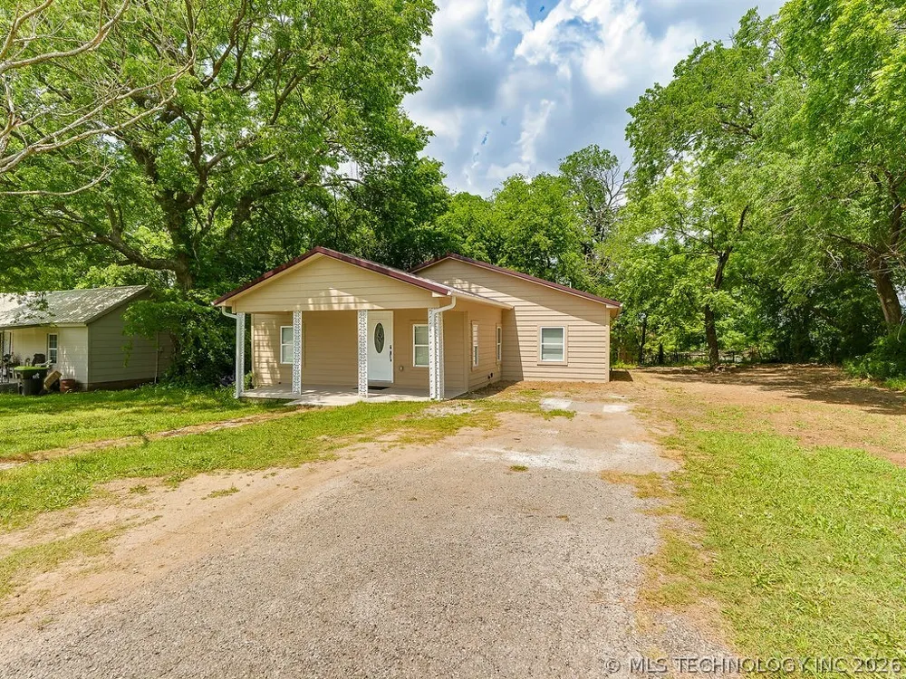 810 W 2nd Ada, OK 74820