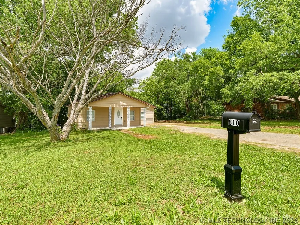 810 W 2nd Ada, OK 74820