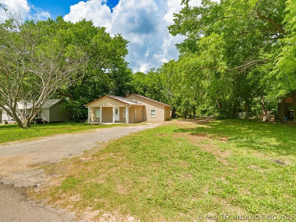 810 W 2nd Ada, OK 74820