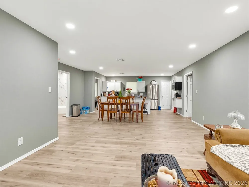 810 W 2nd Ada, OK 74820