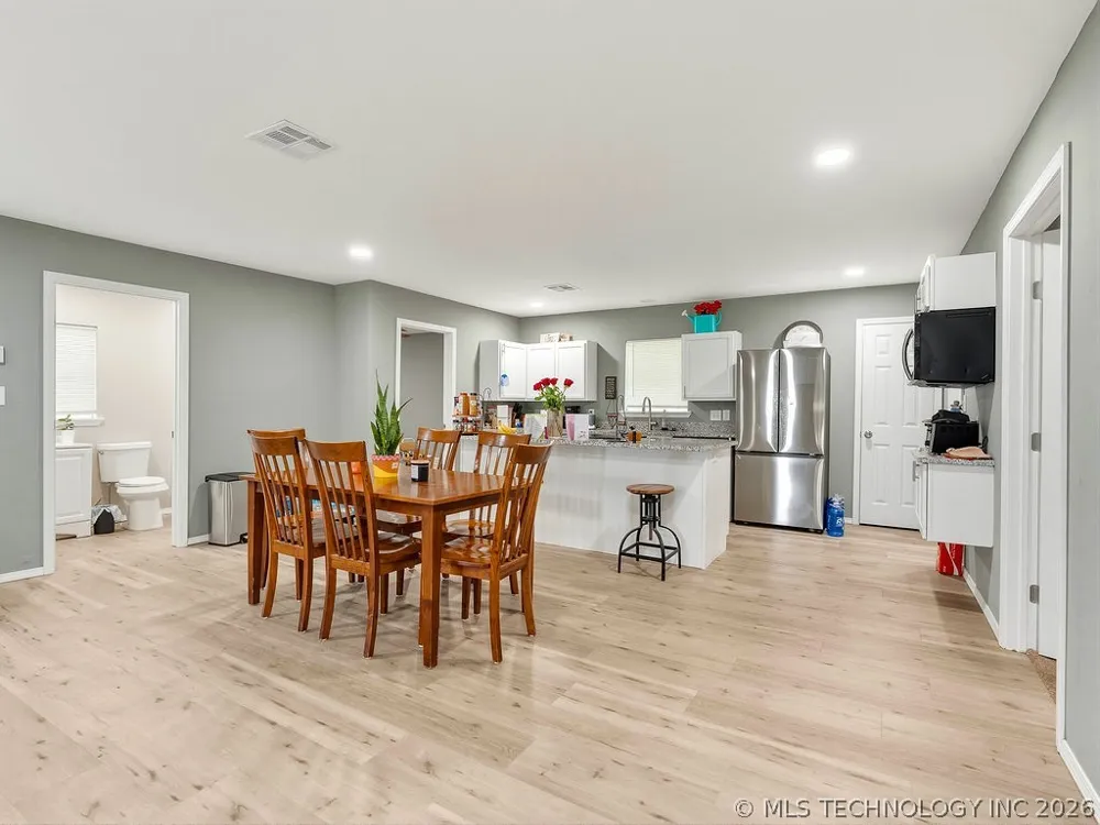 810 W 2nd Ada, OK 74820