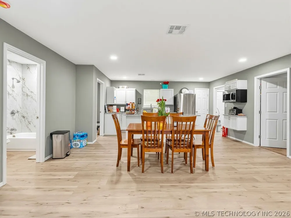 810 W 2nd Ada, OK 74820