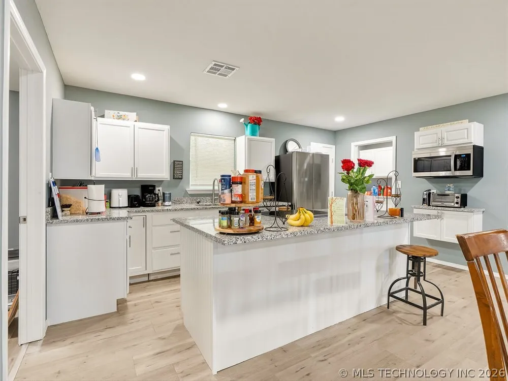 810 W 2nd Ada, OK 74820