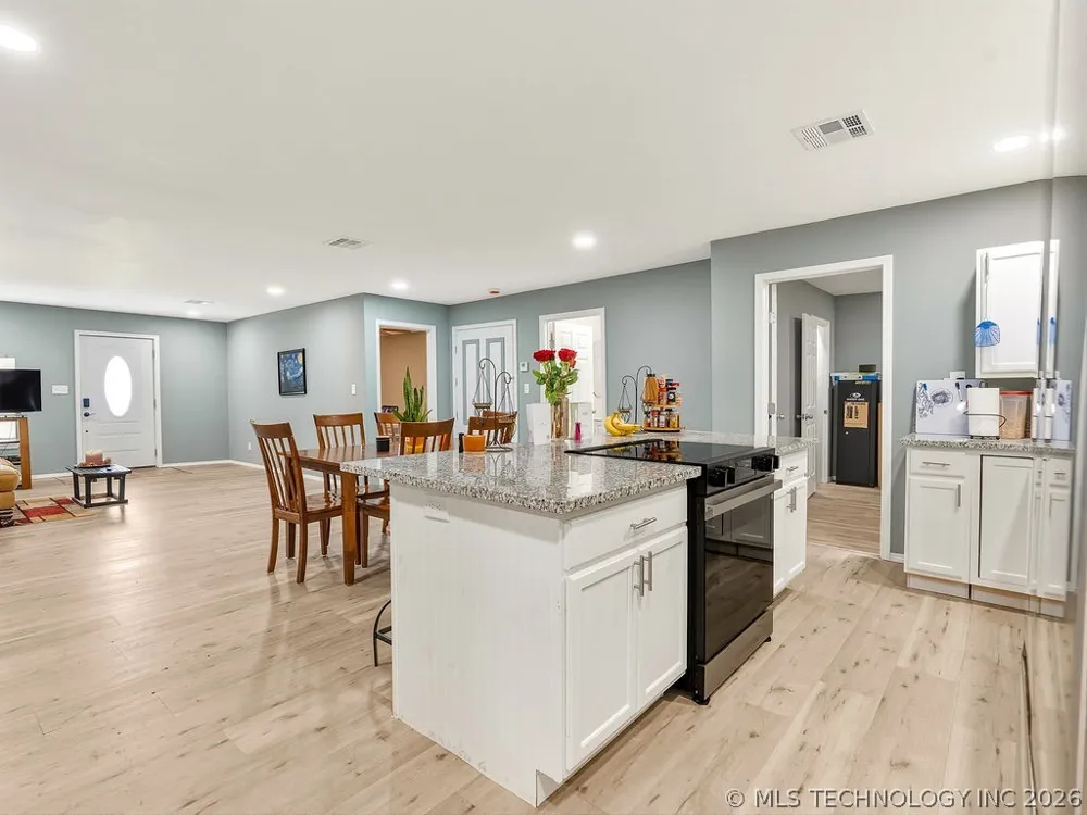 810 W 2nd Ada, OK 74820