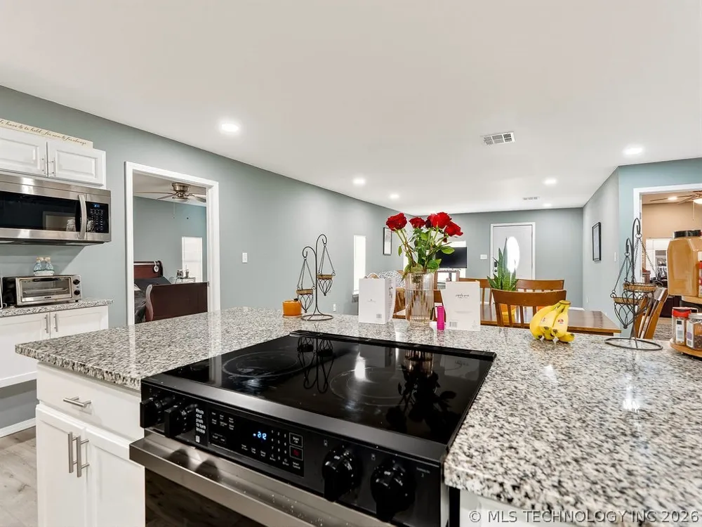810 W 2nd Ada, OK 74820