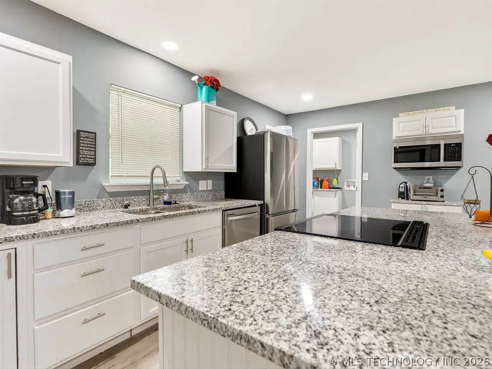 810 W 2nd Ada, OK 74820