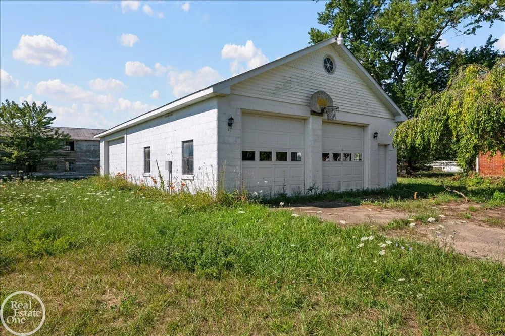 6277 Fred W Moore Highway China Township, MI 48054