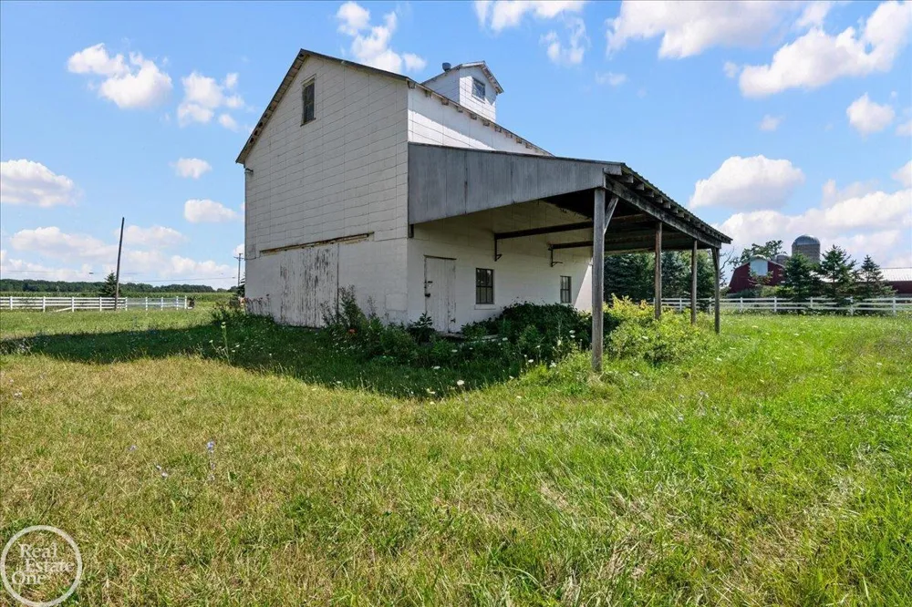 6277 Fred W Moore Highway China Township, MI 48054