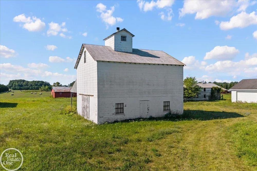 6277 Fred W Moore Highway China Township, MI 48054