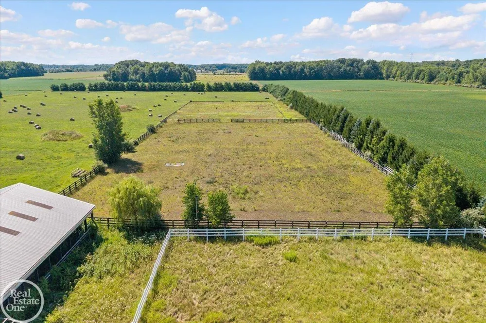 6277 Fred W Moore Highway China Township, MI 48054