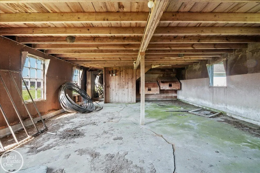 6277 Fred W Moore Highway China Township, MI 48054