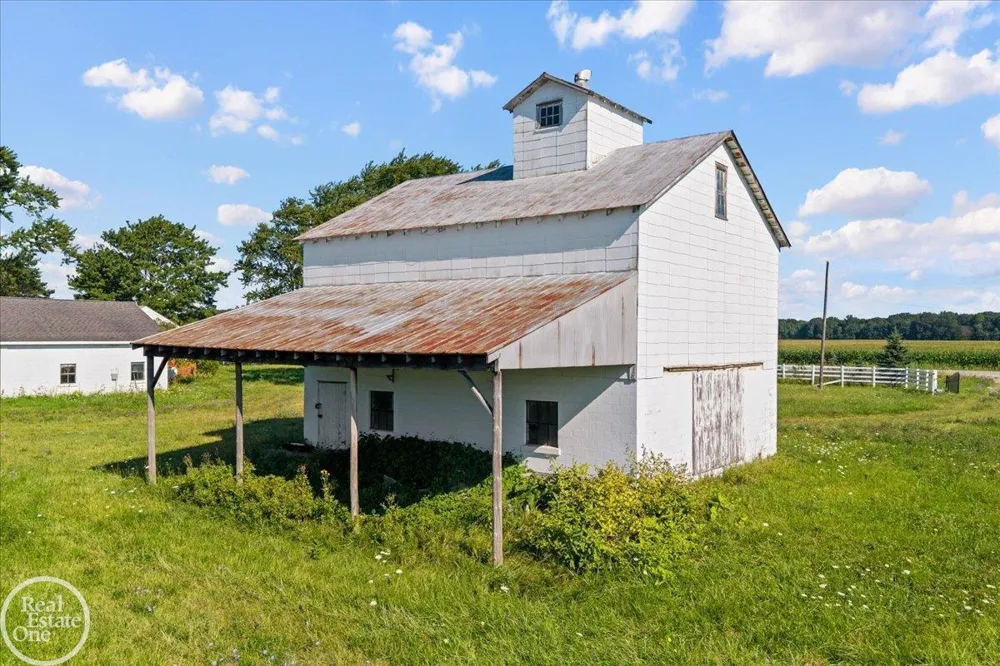 6277 Fred W Moore Highway China Township, MI 48054