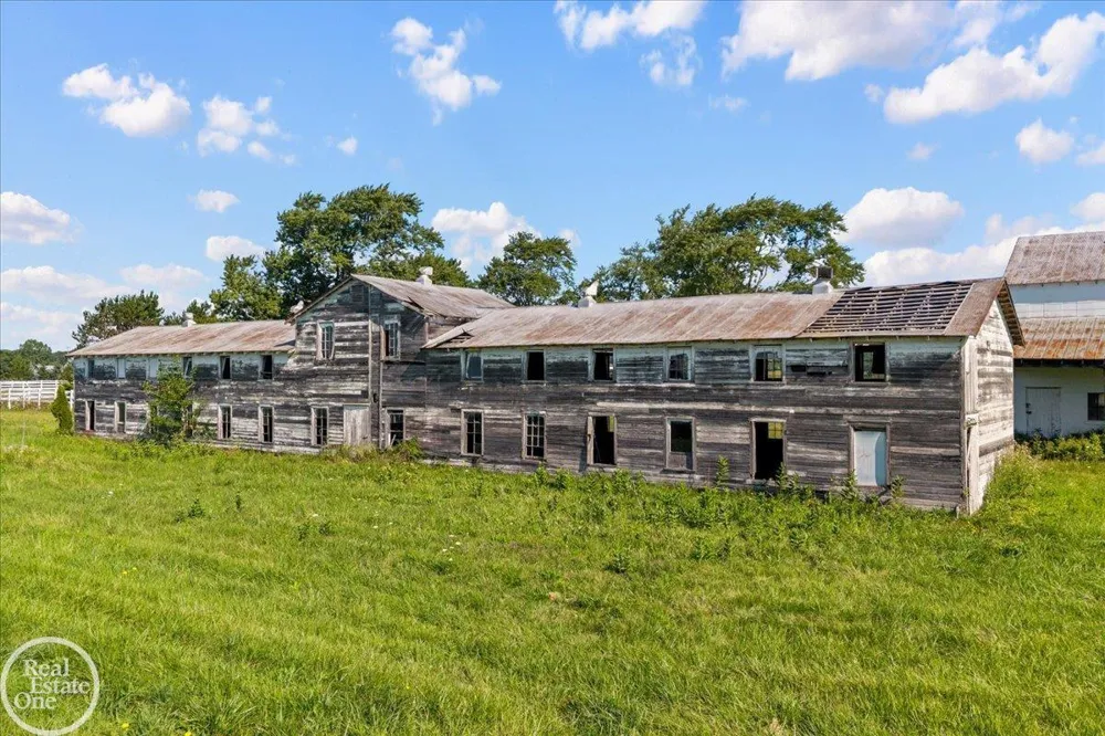 6277 Fred W Moore Highway China Township, MI 48054
