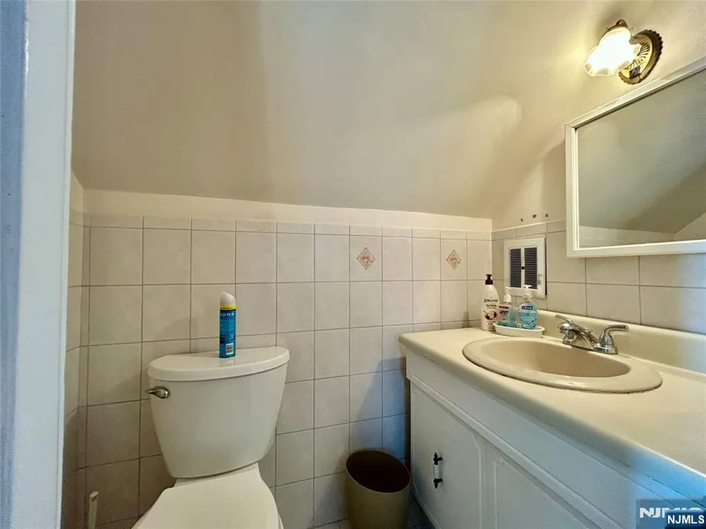 729 7th Street Carlstadt, NJ 07072