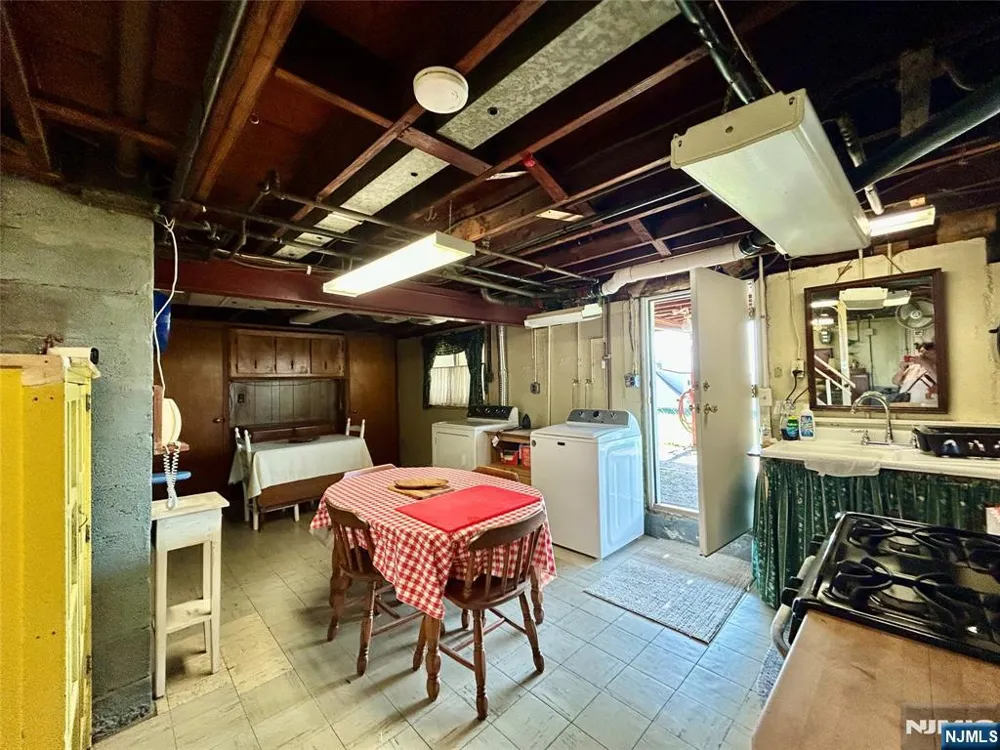 729 7th Street Carlstadt, NJ 07072