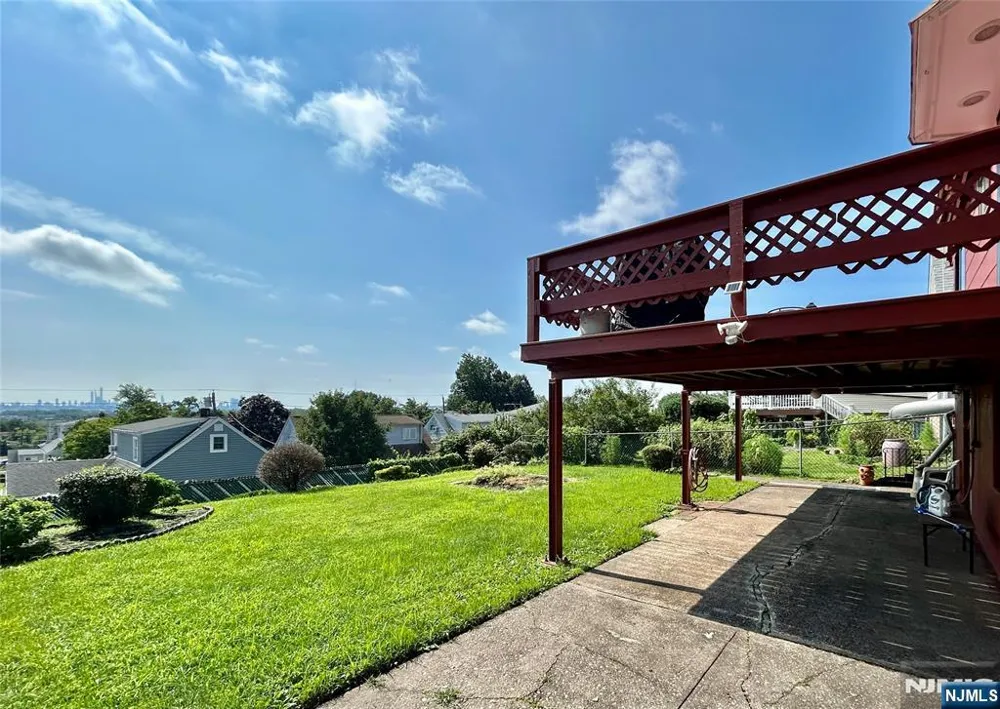 729 7th Street Carlstadt, NJ 07072