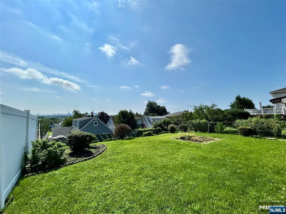729 7th Street Carlstadt, NJ 07072