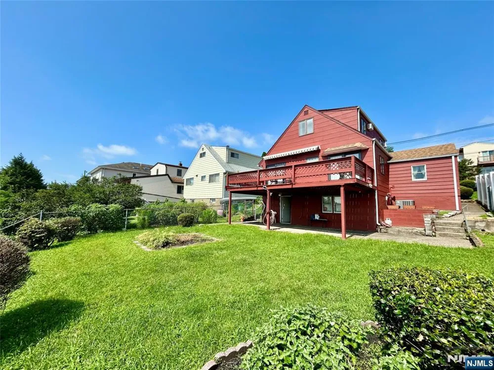 729 7th Street Carlstadt, NJ 07072