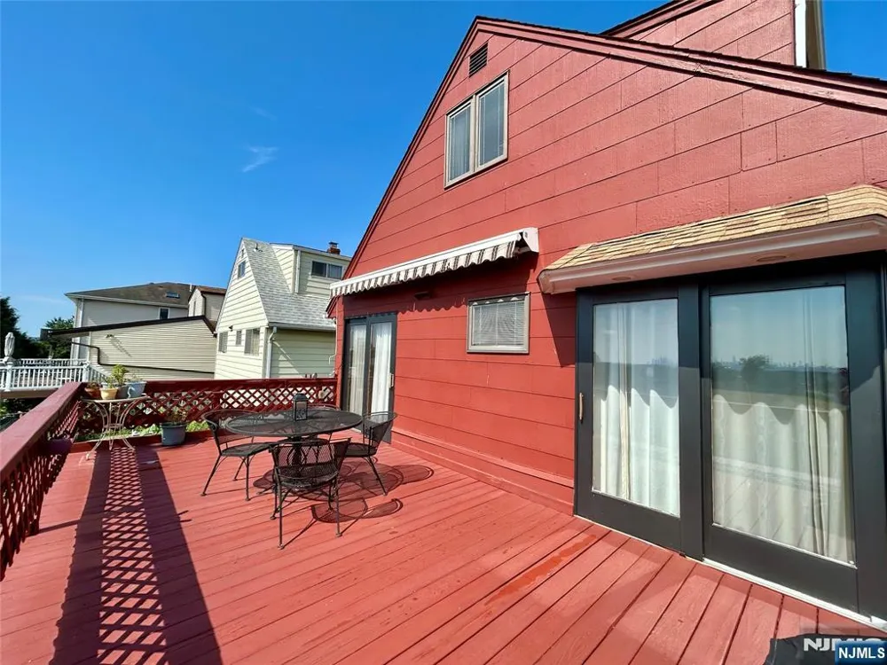 729 7th Street Carlstadt, NJ 07072