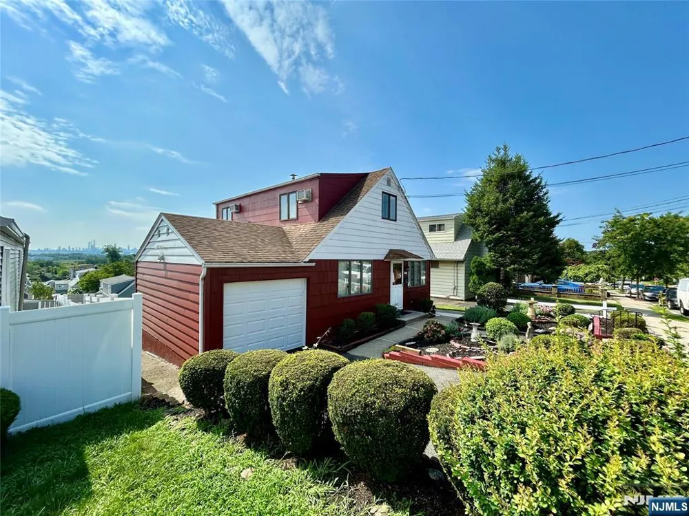 729 7th Street Carlstadt, NJ 07072