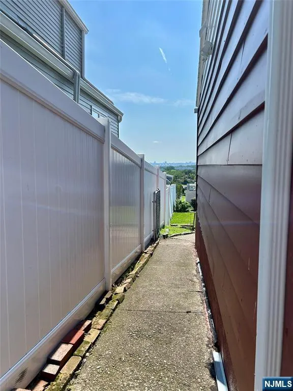 729 7th Street Carlstadt, NJ 07072
