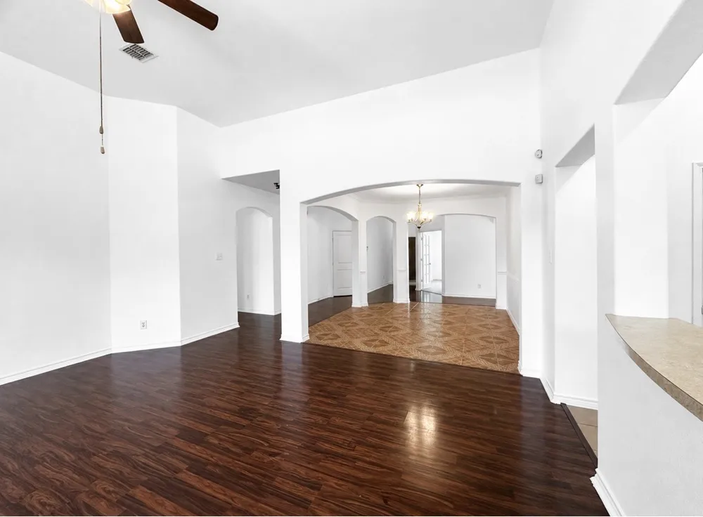 2776 Park Place Grand Prairie, TX 75052
