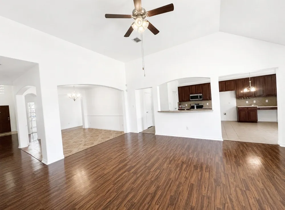 2776 Park Place Grand Prairie, TX 75052