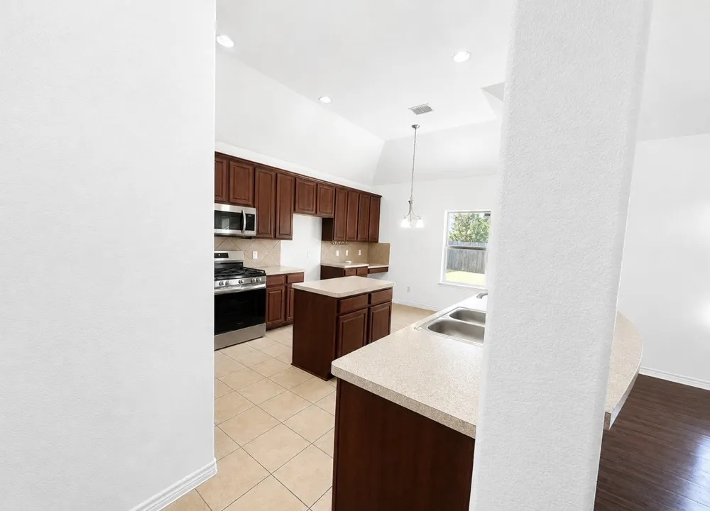 2776 Park Place Grand Prairie, TX 75052