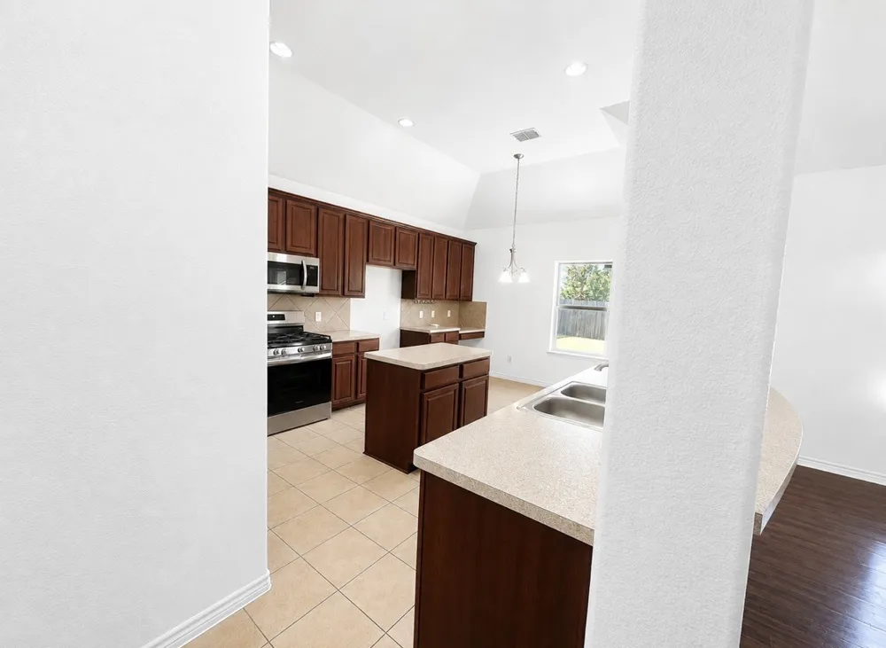2776 Park Place Grand Prairie, TX 75052