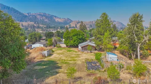 1211 Hughes Lane