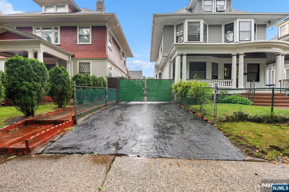 616-618 Clifton Avenue Newark, NJ 07104