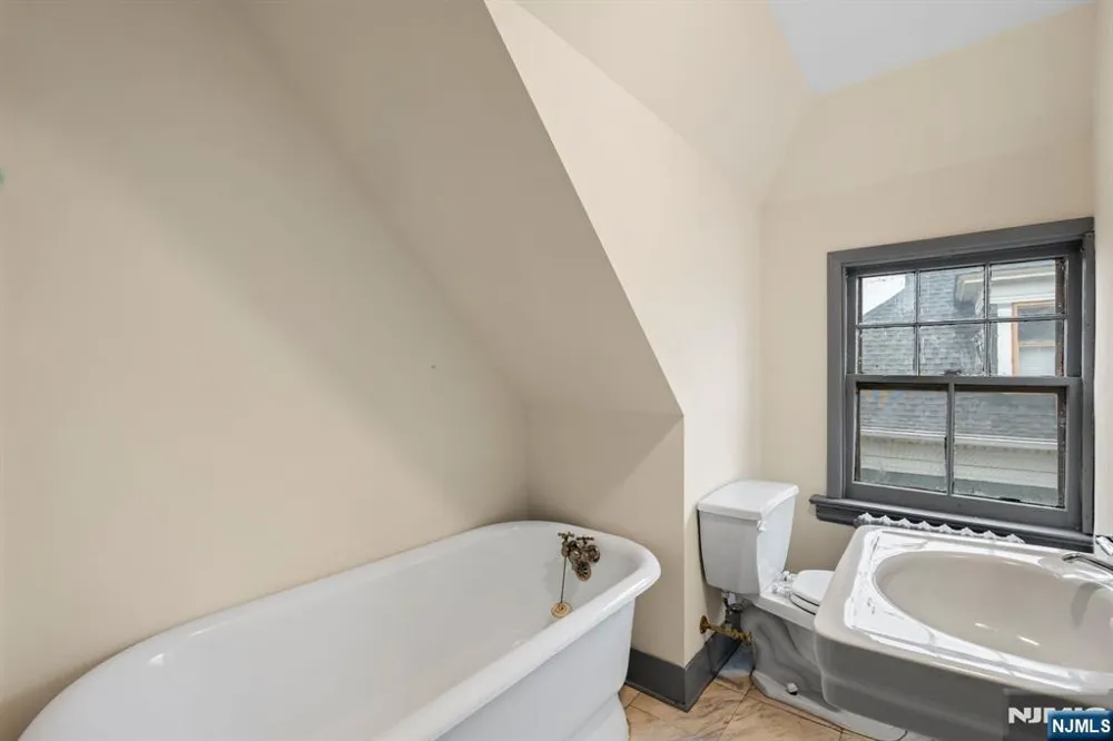 616-618 Clifton Avenue Newark, NJ 07104