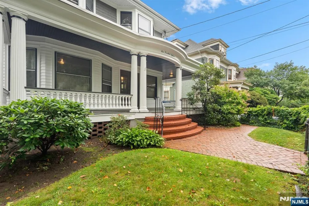 616-618 Clifton Avenue Newark, NJ 07104
