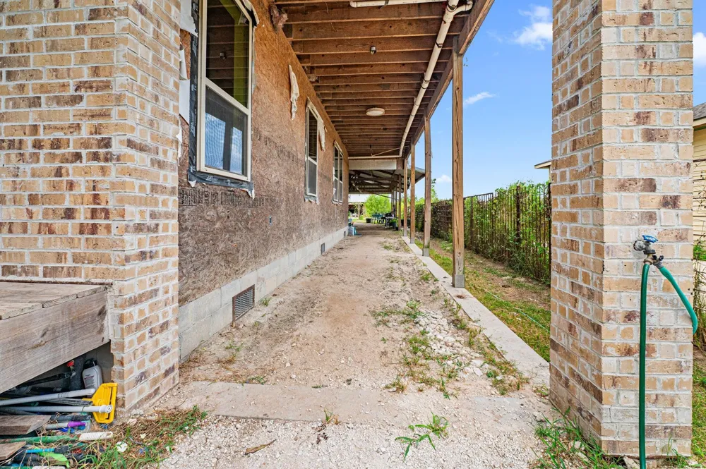 169 Road 5217 Cleveland, TX 77327