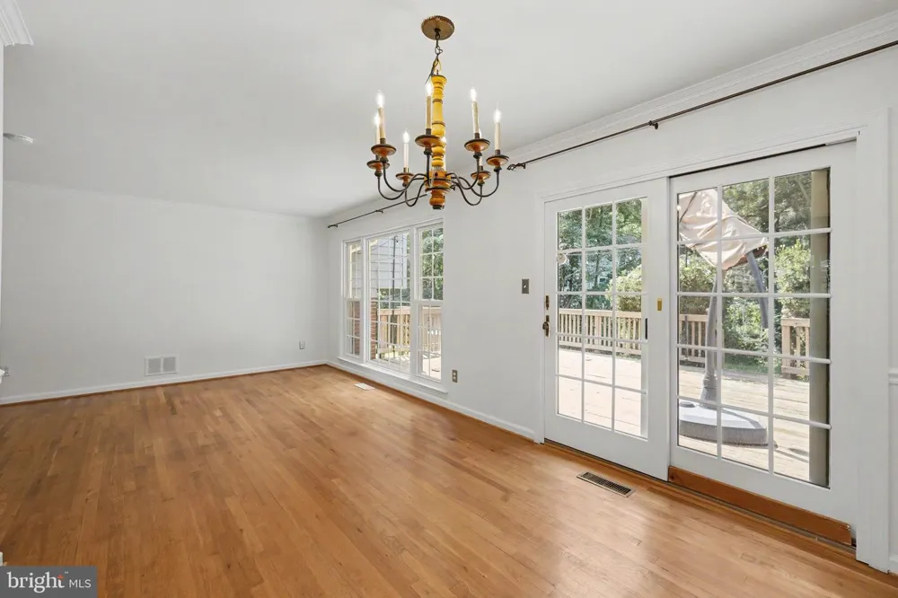 2113 SHERIFF COURT Vienna, VA 22181