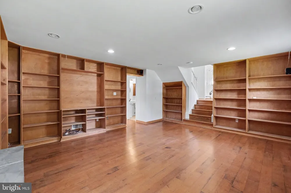 2113 SHERIFF COURT Vienna, VA 22181