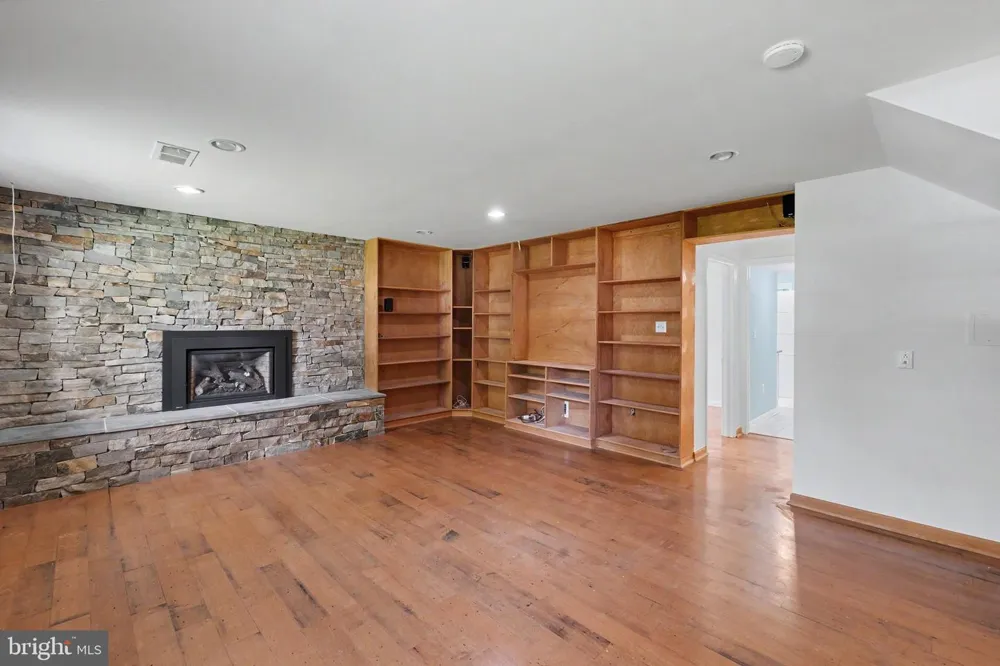2113 SHERIFF COURT Vienna, VA 22181