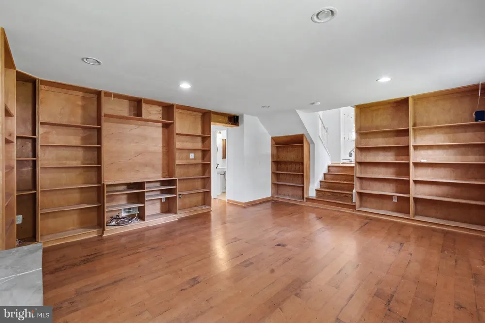 2113 SHERIFF COURT Vienna, VA 22181