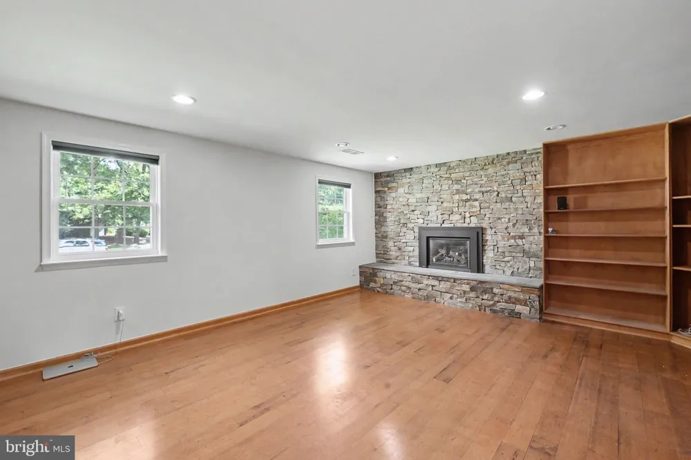 2113 SHERIFF COURT Vienna, VA 22181
