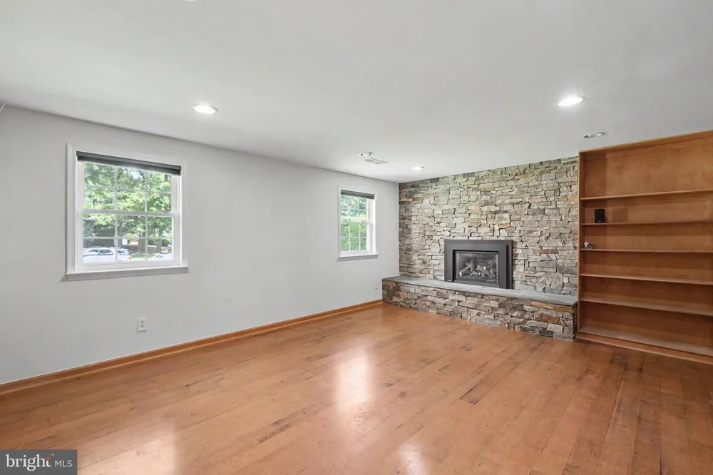 2113 SHERIFF COURT Vienna, VA 22181