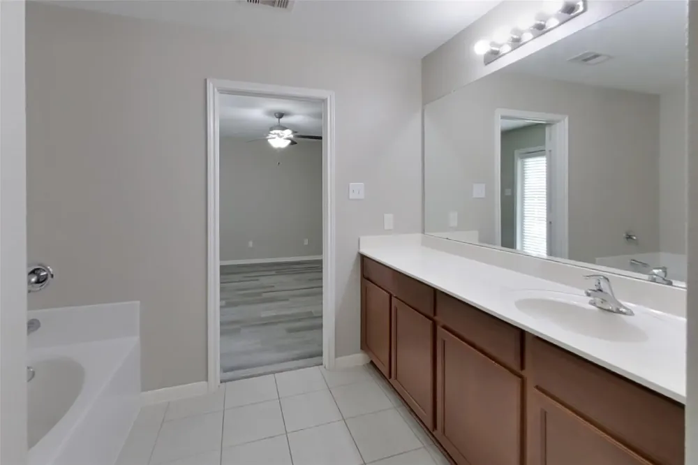 333 Summer Horse Drive La Marque, TX 77568