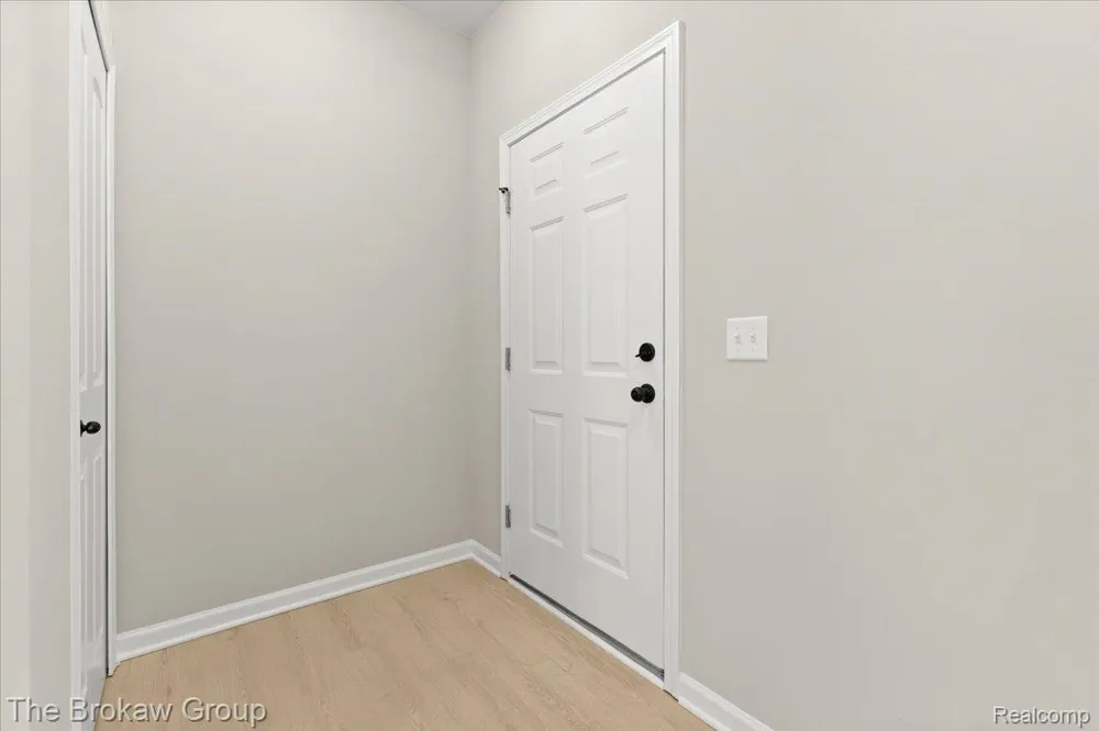 1437 Lincoln Street Lapeer City, MI 48446