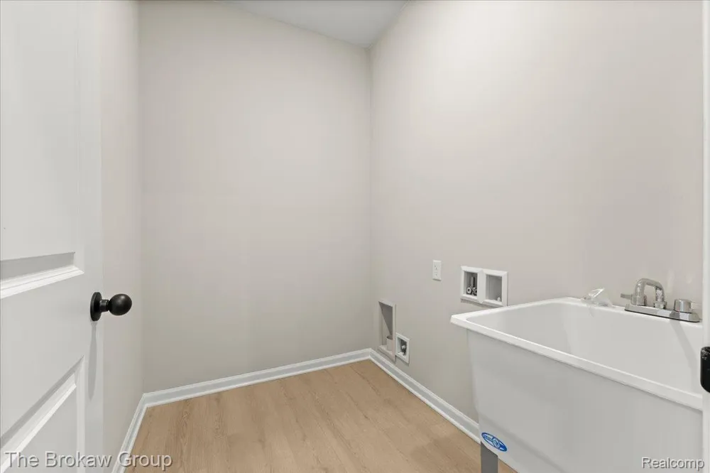 1437 Lincoln Street Lapeer City, MI 48446