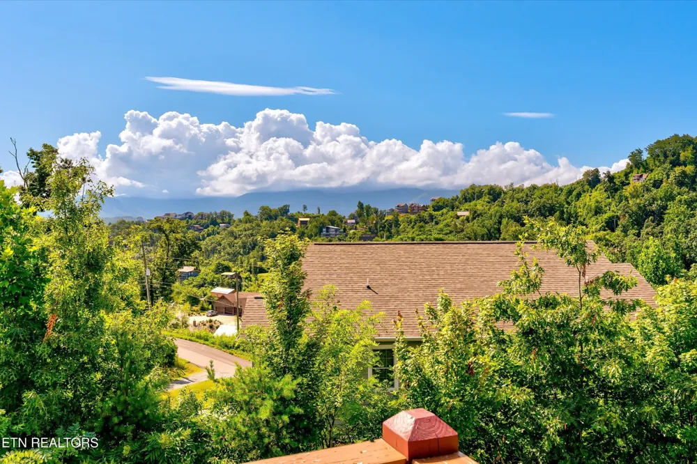 809 Wattle Blossom Way Gatlinburg, TN 37738