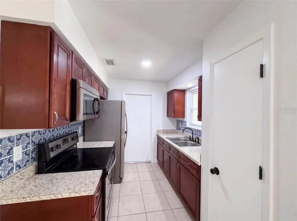 7233 THOMAS JEFFERSON CIRCLE W Bartow, FL 33830